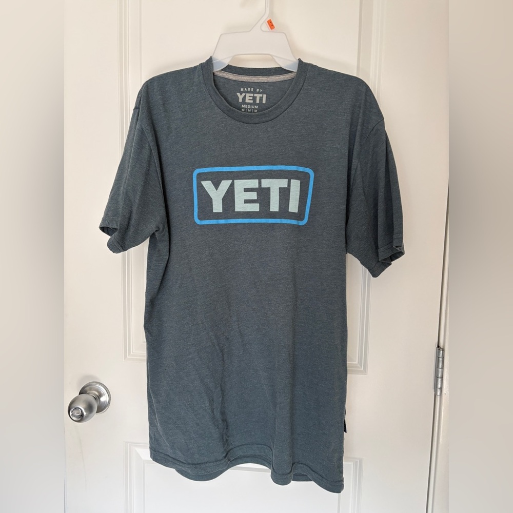 YETI Men's Blue and Gray Short Sleeve Tee